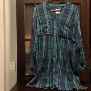 Plaid shirt dress. Pairs well with leggings.Smoke and pet free home.
